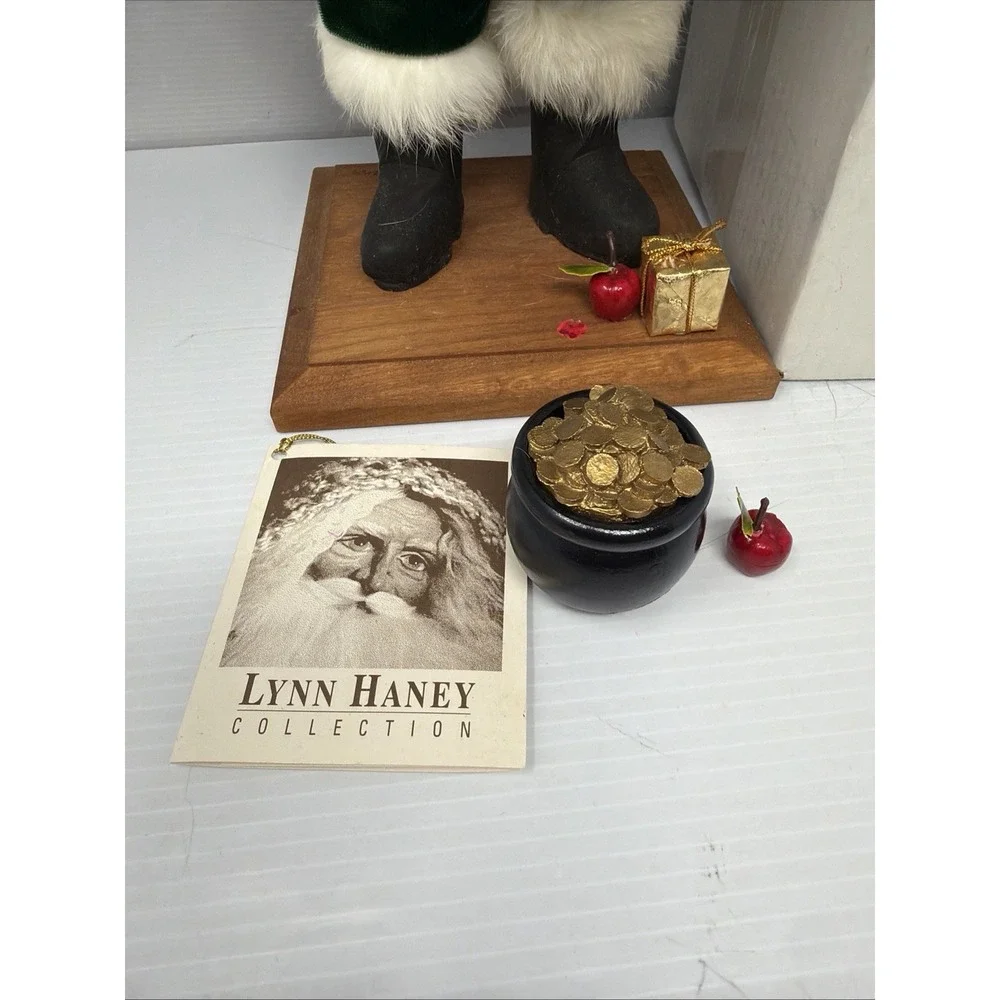 Lynn Haney Santa 1167  